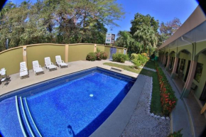 Affordable comfort in a 2-bed hotel room in Potrero with pool - TV and AC